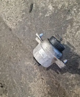 Jaguar XE Engine mount bracket