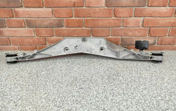 BMW X2 F39 Rear differential/diff mount bracket 6852896