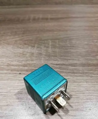 Audi 80 90 S2 B4 Other relay 4A0951258 364 BLUE