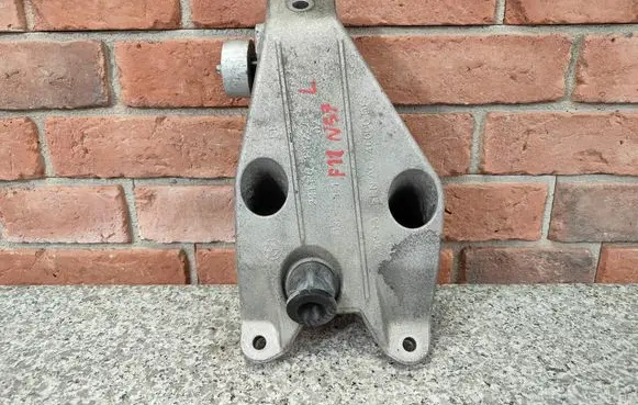 BMW 5 F10 F11 Engine mounting bracket 6796771 6761227