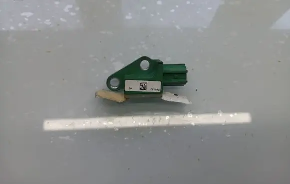 Volkswagen PASSAT B6 Airbag deployment crash/impact sensor 331324