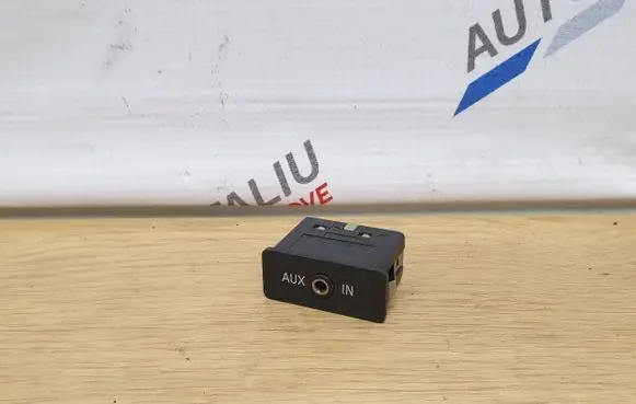 BMW X1 E84 AUX in-socket connector 6986791 61316986791