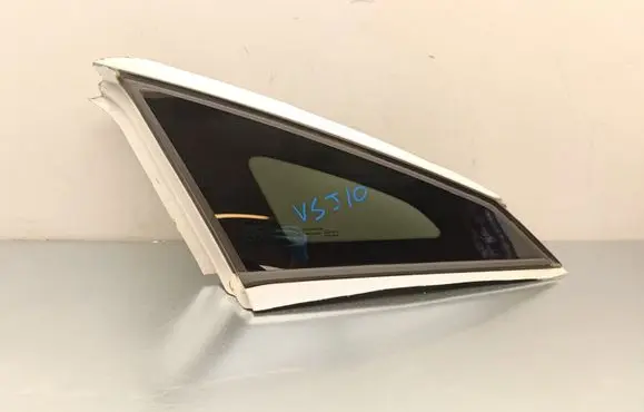 Citroen C4 III e-C4 Rear side window E000191