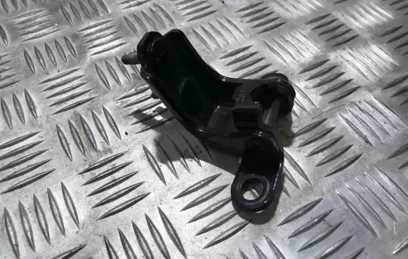 Honda CR-V Front door upper hinge