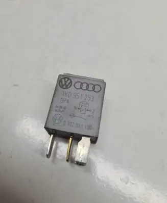 Seat Alhambra (Mk1) Other relay 1K0951253 0332011100 449