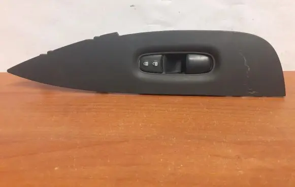 Nissan X-Trail T32 Electric window control switch 809614CE1A 11672