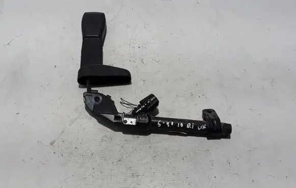 Front seatbelt buckle