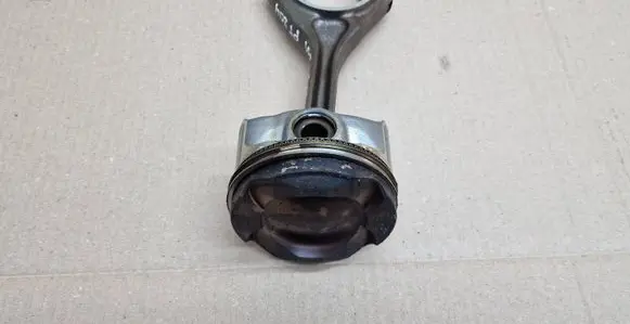 Jaguar F-Pace Piston with connecting rod 