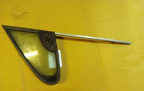 Peugeot 307 Front door vent window glass four-door 