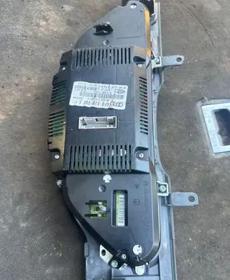 Audi A6 S6 C6 4F Speedometer (instrument cluster) 4F0920900S