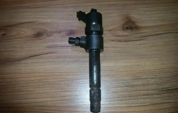 Alfa Romeo 147 Fuel injector 0445110119