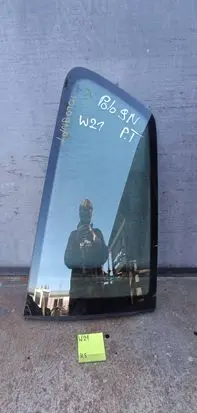 Volkswagen Polo IV 9N3 Rear door window glass 1212123