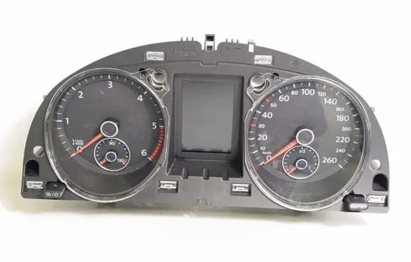 Volkswagen PASSAT B7 Speedometer (instrument cluster) 3AA920870J