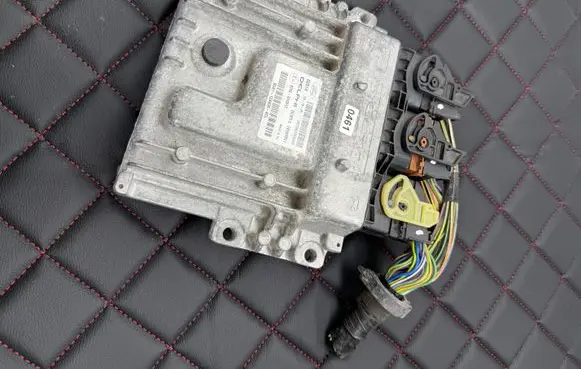 Ford C-MAX II Engine control unit/module BV6112A650ACL 28383951 97RI010012