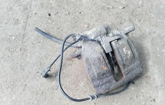 Mercedes-Benz C W203 Front brake caliper
