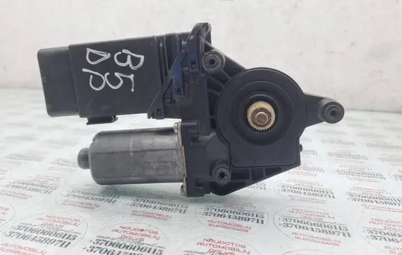 Volkswagen PASSAT B5 Front door window regulator motor