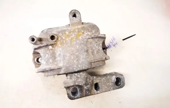 Volkswagen Golf Plus Engine mount bracket 1k0199262