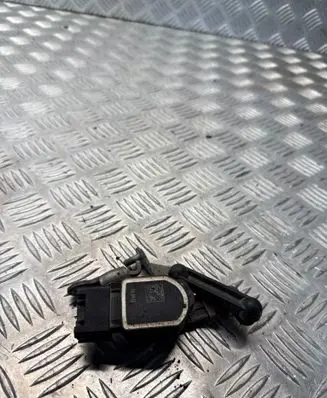 Headlight/headlamp level sensor