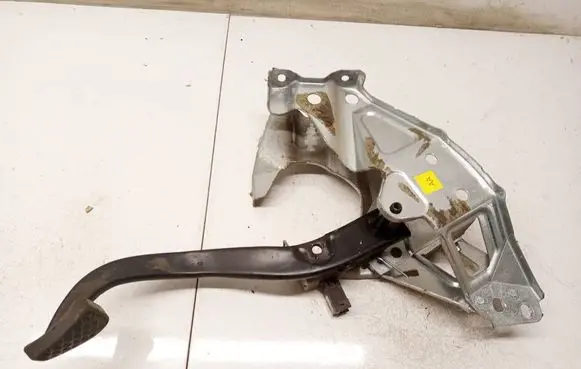 Opel Astra H Brake pedal 