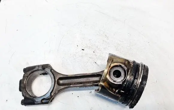 Hyundai Trajet Piston with connecting rod 