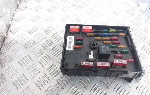 Volkswagen PASSAT B6 Fuse module 3C0937125