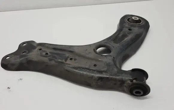 Volkswagen Polo V 6R Front lower control arm/wishbone 6R0407152F
