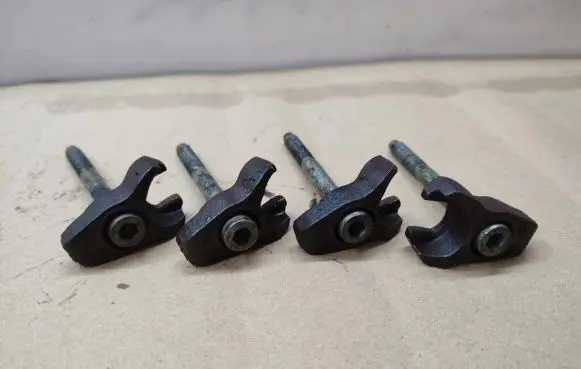 Peugeot 4007 Fuel Injector clamp holder
