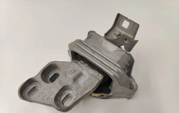 Mercedes-Benz A W176 Gearbox mount A2462400617 Z6S0070235 001417097