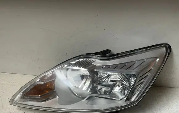 Ford Focus Headlight/headlamp 8M5113W030AF