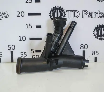 Engine coolant pipe/hose