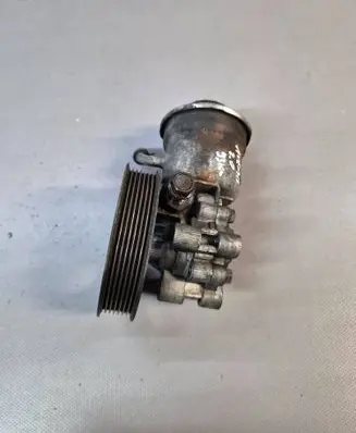 Toyota Avensis T250 Power steering pump 
