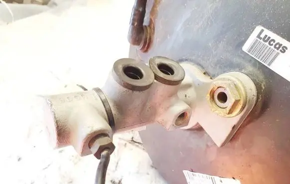 Master brake cylinder