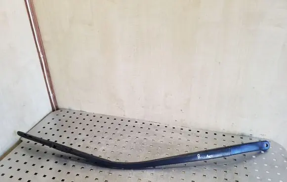 Front wiper blade arm