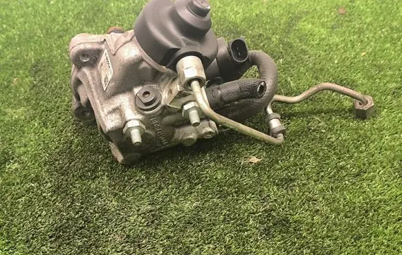 Volkswagen PASSAT B7 Fuel injection high pressure pump 0445010526 03L130755L