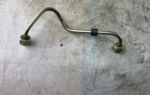 Fuel injector supply line/pipe