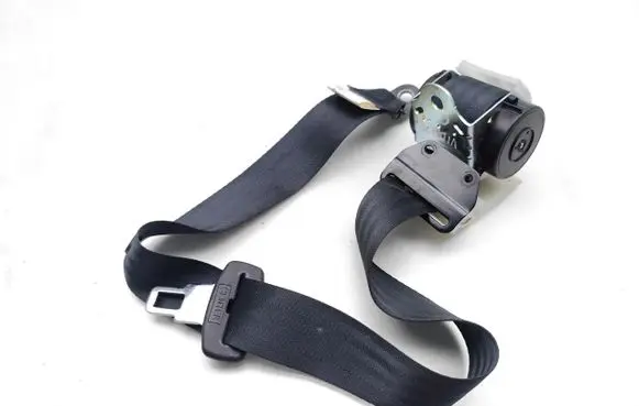 Nissan Juke I F15 Middle seatbelt (rear) 6175438