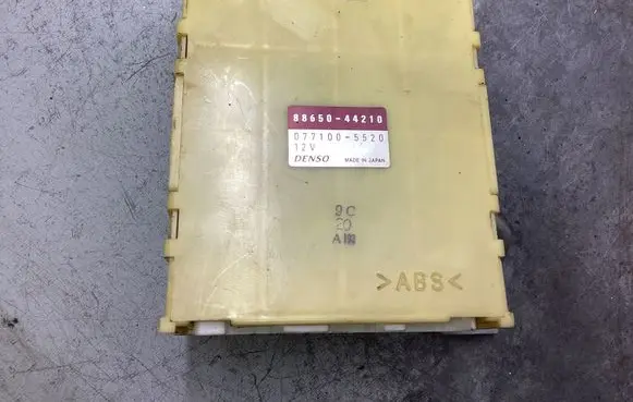 Toyota Avensis Verso Engine control unit/module ECU 0771005520 8865044210
