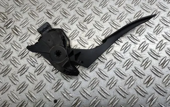 Chevrolet Cruze Accelerator throttle pedal 6PV00976507 28022012 13252702