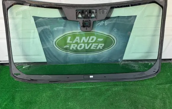 Land Rover Discovery Sport Front windscreen/windshield window 43R010852