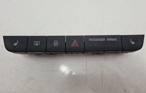 Skoda Fabia Mk3 (NJ) A set of switches 6V0927132C 03498510102