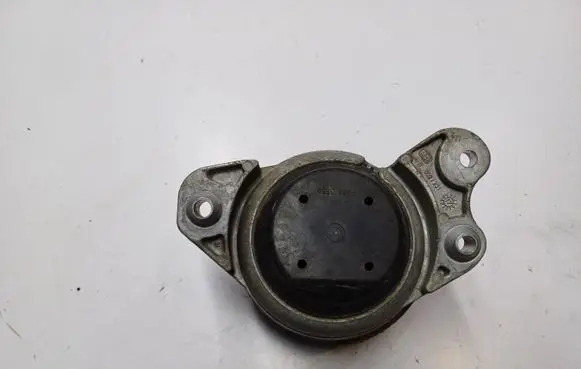 Mercedes-Benz GLC X253 C253 Engine mount bracket A2052407900 3618768