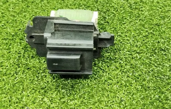 Heater blower motor/fan resistor