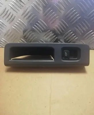 Volvo V50 Electric window control switch 8679477