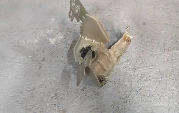 Fender mounting bracket