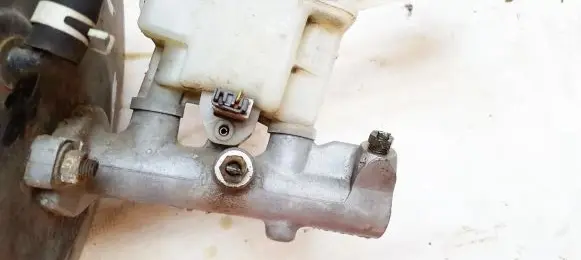 Nissan Primera Master brake cylinder