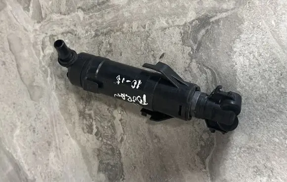 Volkswagen Touran I Headlight washer spray nozzle 1T0955103B