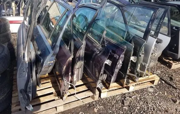 Suzuki Baleno EG Front door