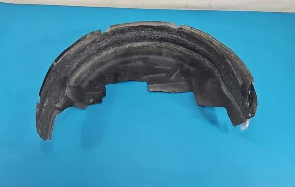 Rear arch fender liner splash guards