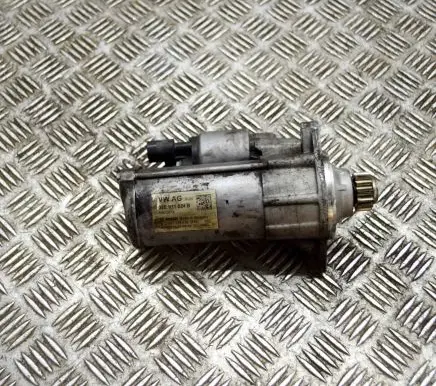 Volkswagen Golf VII Starter motor 0001179518 02E911024B