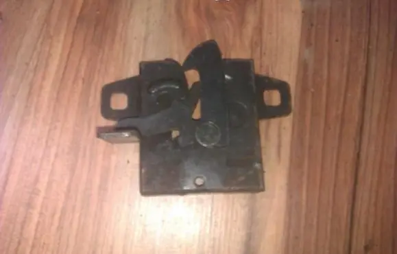 Ford Fiesta Engine bonnet/hood lock/catch